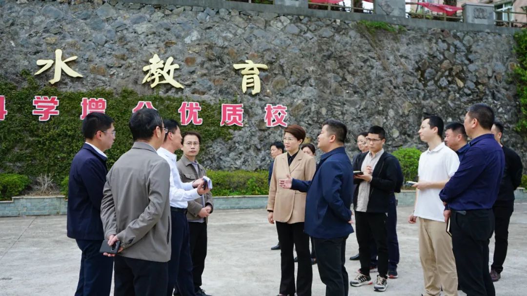 县政府主要领导赴雄江镇开展项目调研暨水口库区巡河活动 