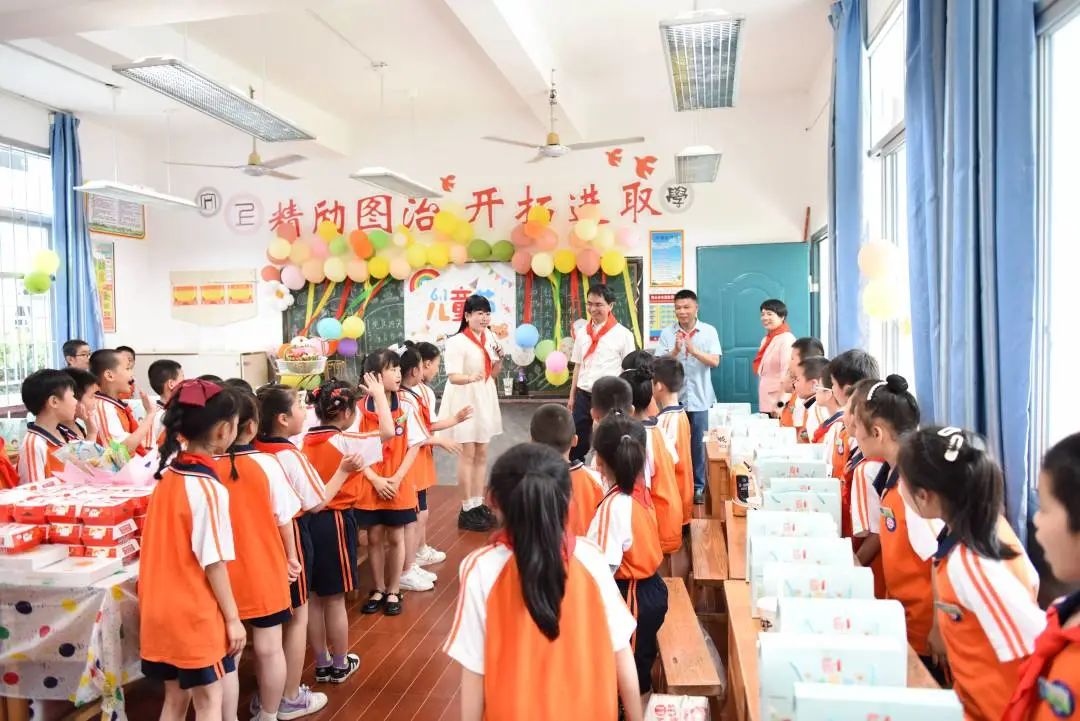 县领导开展“六一”儿童节慰问活动并向全县少年儿童致以节日祝福