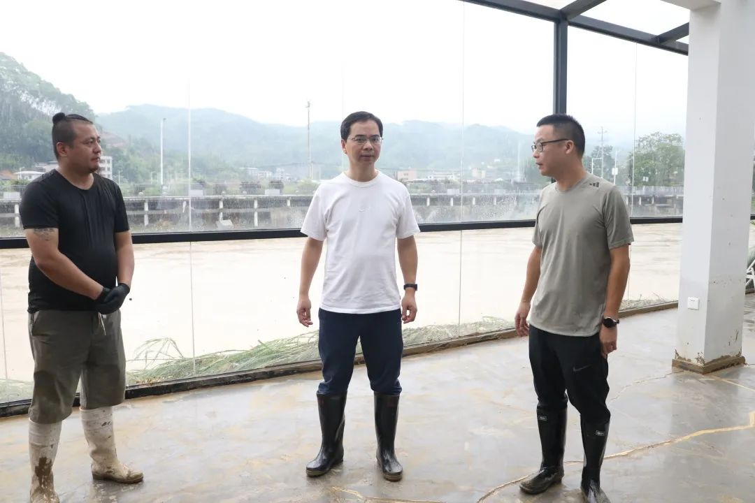 县委主要领导检查防汛工作