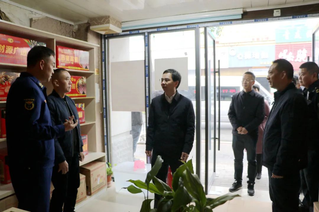 县委主要领导开展节前安全生产及重要民生商品稳价保质工作检查