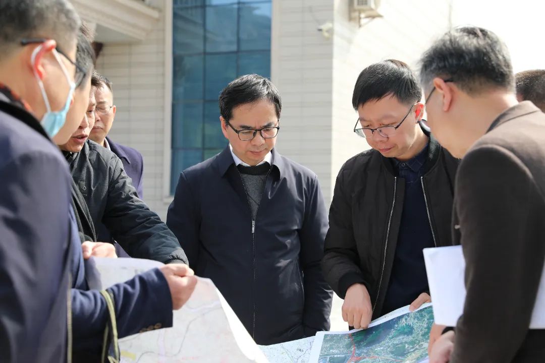县委主要领导专题调研邻县高速通工程前期规划工作