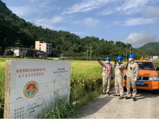 开展电力设施巡视 保障农民秋收用电