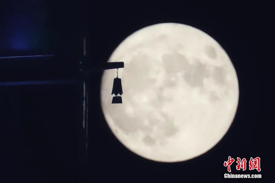 【网络中国节·中秋】今年中秋月亮“瘦”了！网友评论扎心了…