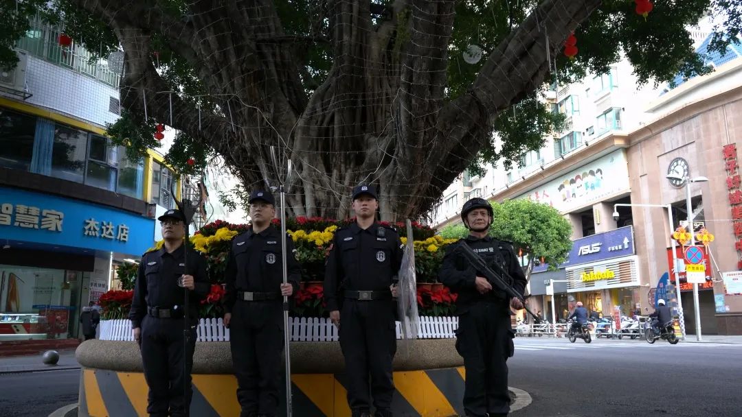 【网络中国节●春节】春节我在岗 | 警徽熠熠耀春节 公安守护不停歇