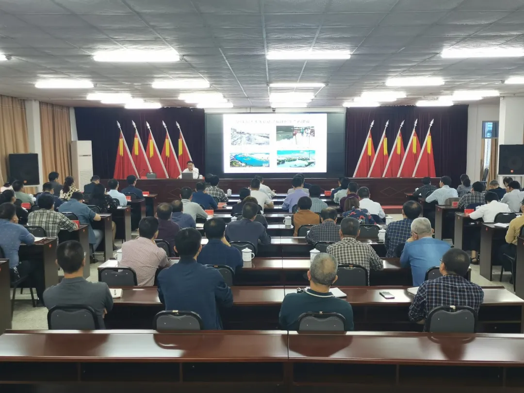 县委理论学习中心组召开学习会，专题学习了这些内容！