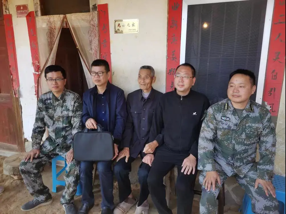 为闽清这位84岁的“老武装”送去慰问！