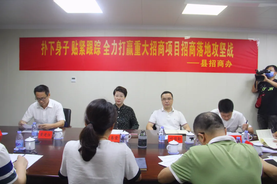 县领导到县重点工作指挥部调研