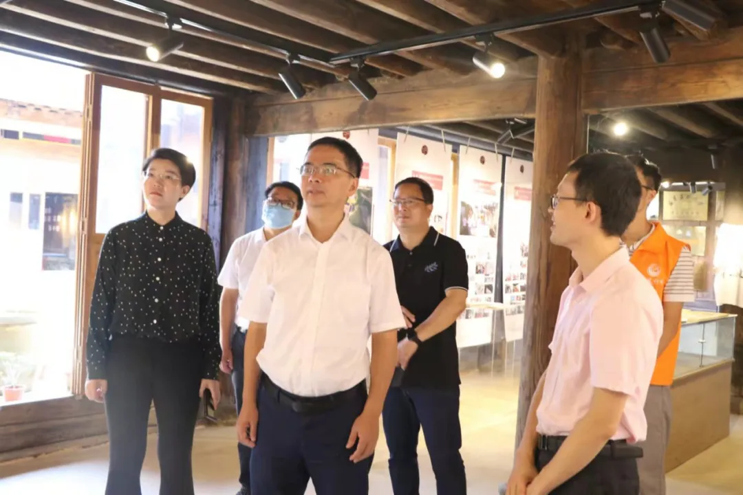 县领导调研乡村振兴暨疫情防控工作