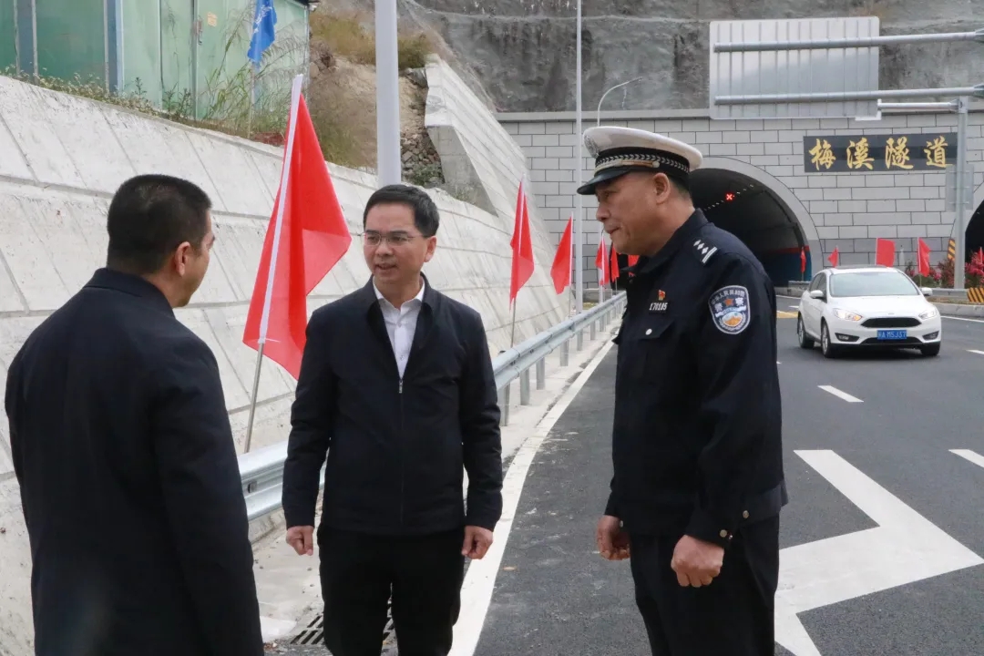 新年第一天，县领导深入重点企业、基层一线开展调研活动
