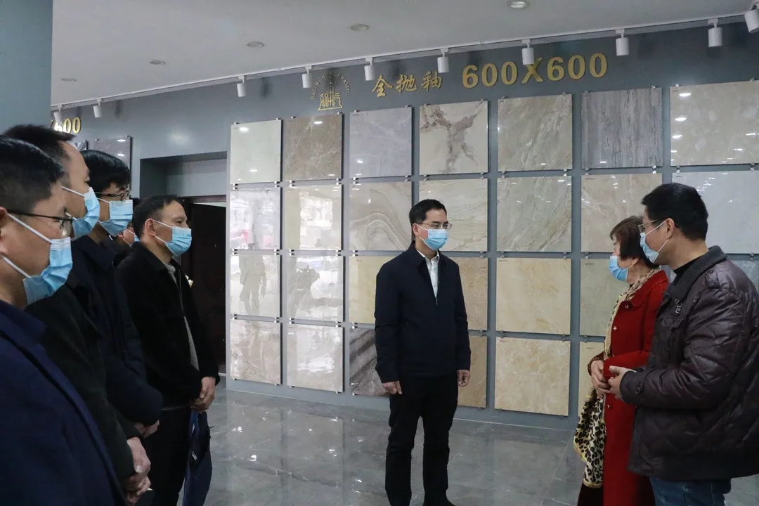 新年第一天，县领导深入重点企业、基层一线开展调研活动