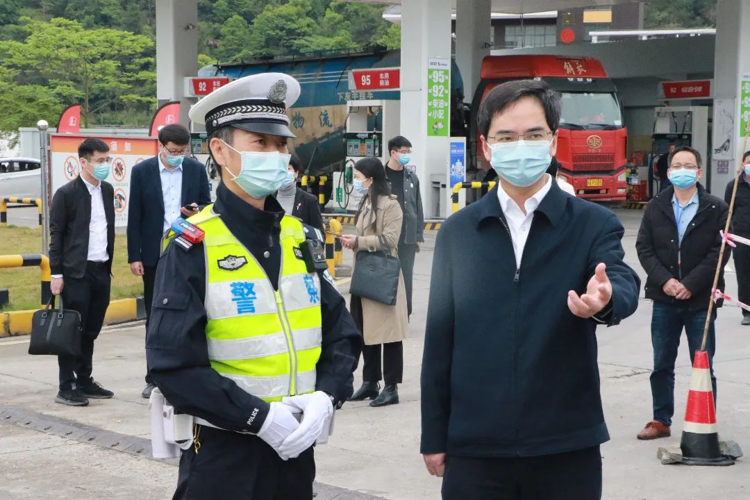 县领导检查督导疫情防控工作