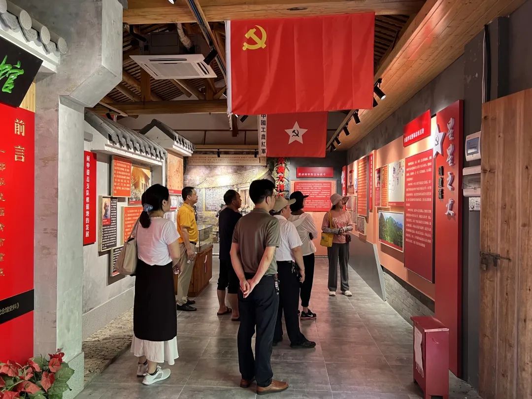 县融媒体中心全体党员赴福清一都镇闽中罗汉里游击根据地开展主题党日活动