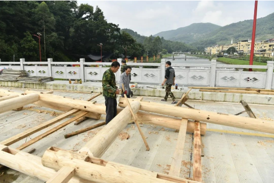 梅邑匠心丨谢本建：斗榫合缝修缮古厝 时光荏苒不舍匠心