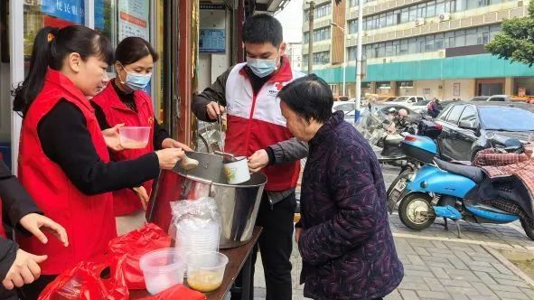 浓浓香粥添福气 敬老孝亲情意浓