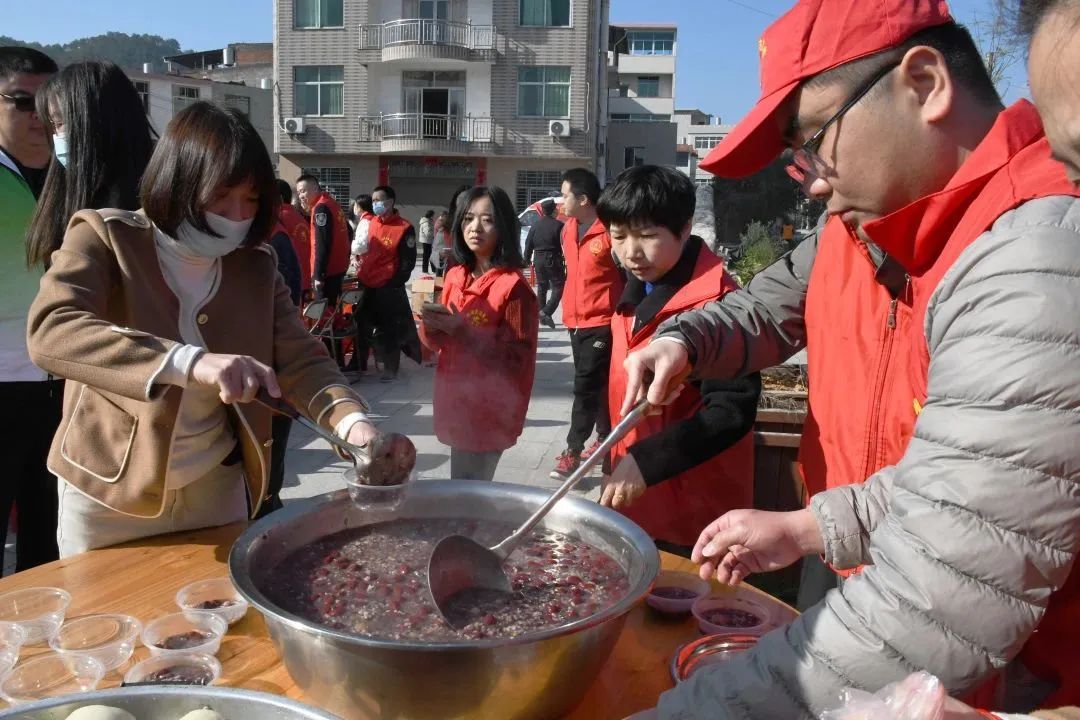 浓浓香粥添福气 敬老孝亲情意浓