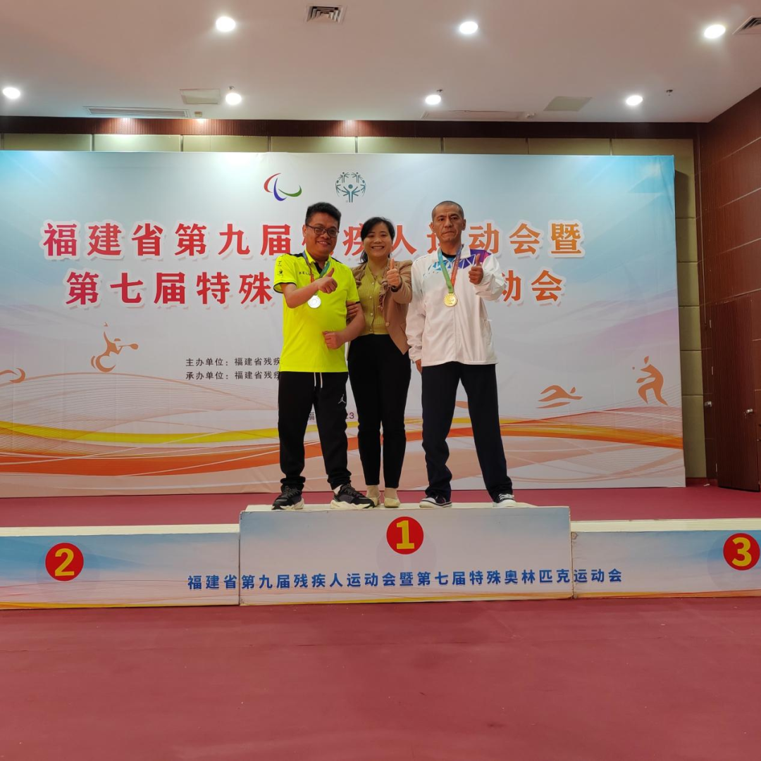 4枚银牌！恭喜他们！
