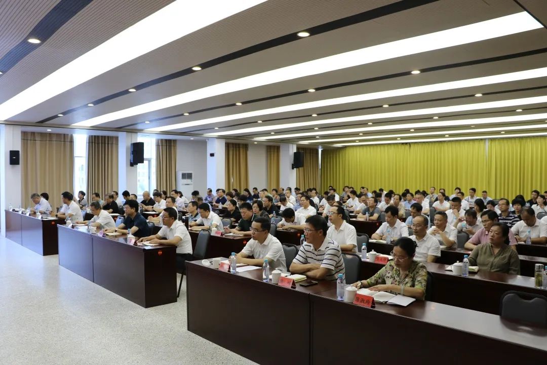 县委理论学习中心组学习（扩大）会召开