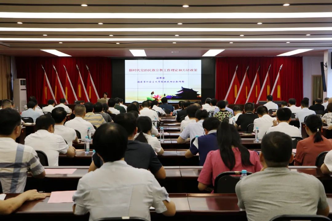 县委理论学习中心组学习（扩大）会召开