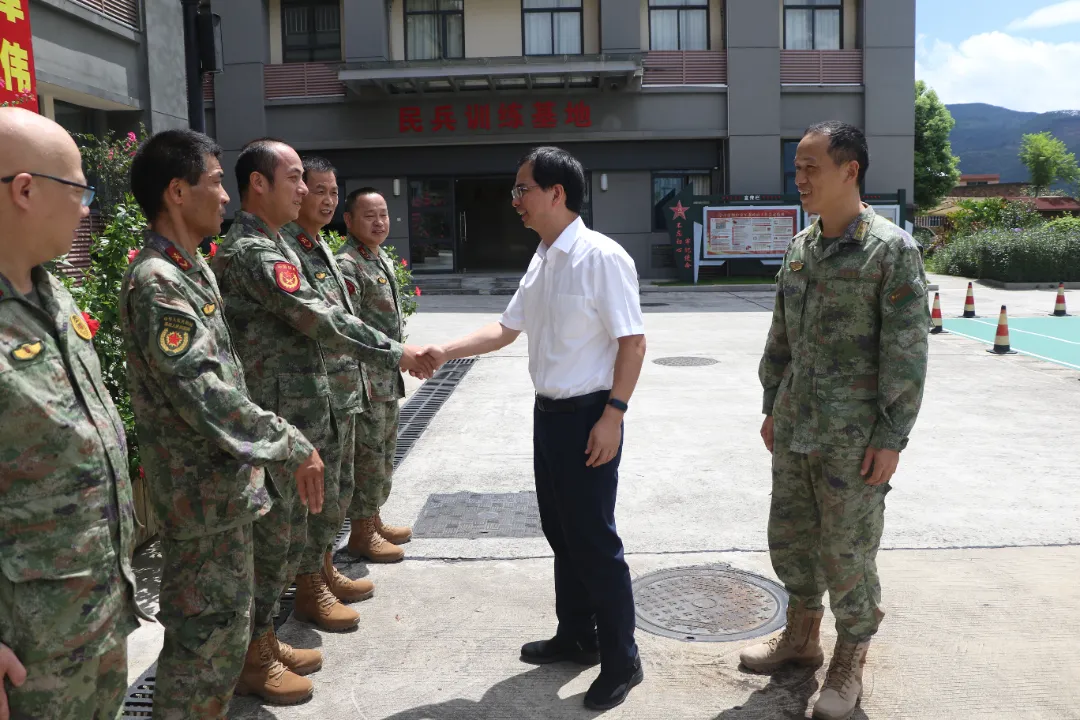 军地一家亲 浓浓鱼水情 闽清县委主要领导带队开展“八一”走访慰问活动