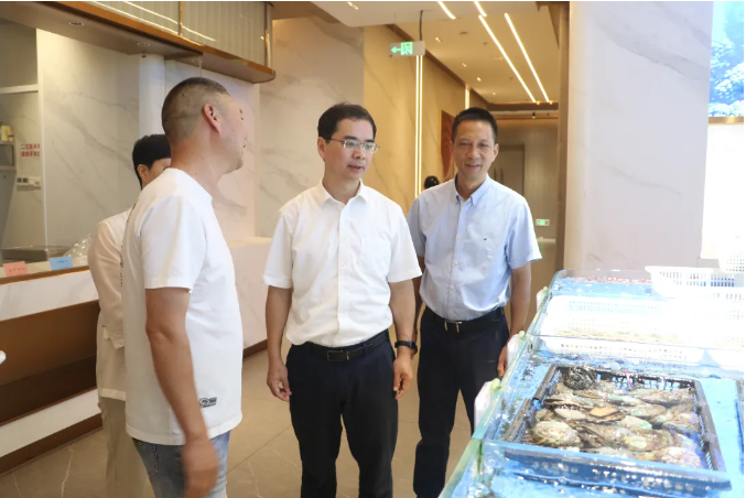 县委主要领导开展节前安全生产和市场保供工作检查