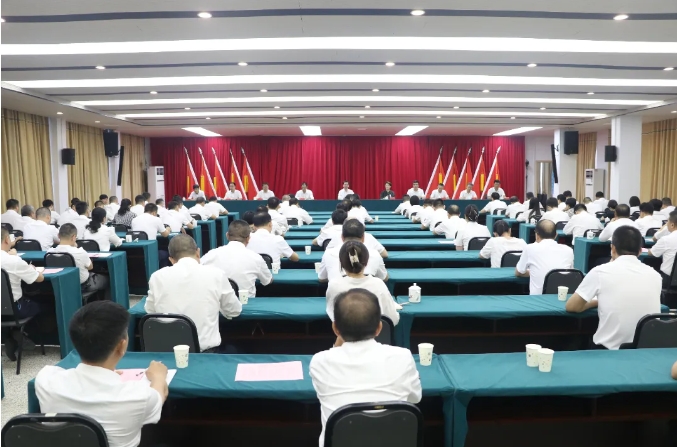 闽清县领导干部大会召开