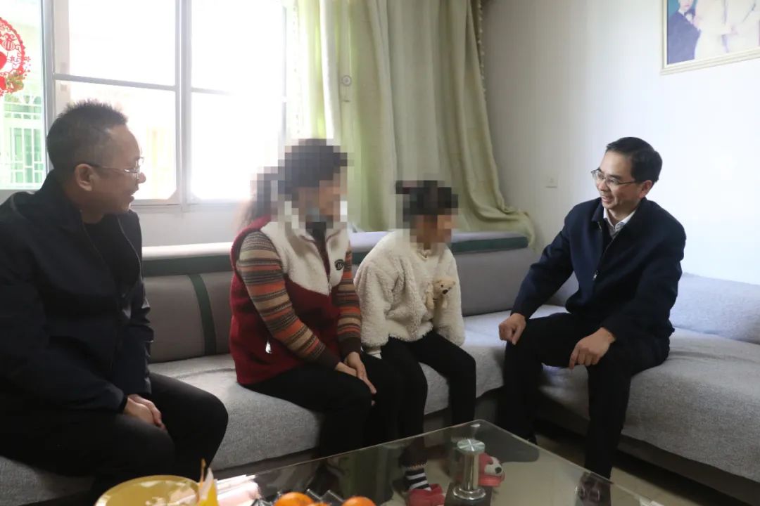 县委主要领导开展节前走访慰问活动