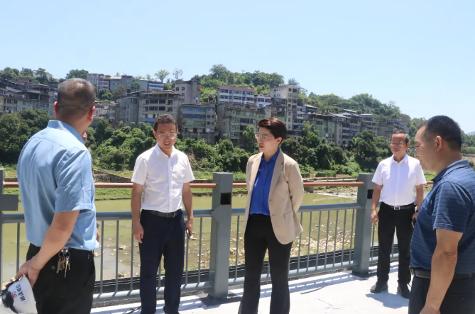 县委主要领导以“四不两直”方式调研水质提升工作
