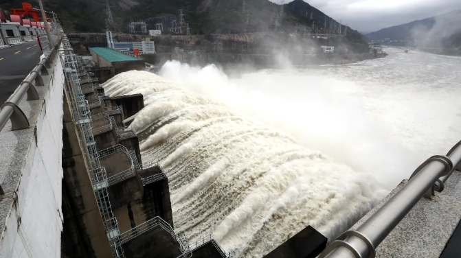 水口水电站今年首次开闸泄洪