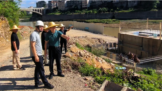 县政协视察梅溪滨水自行车栈道项目建设情况